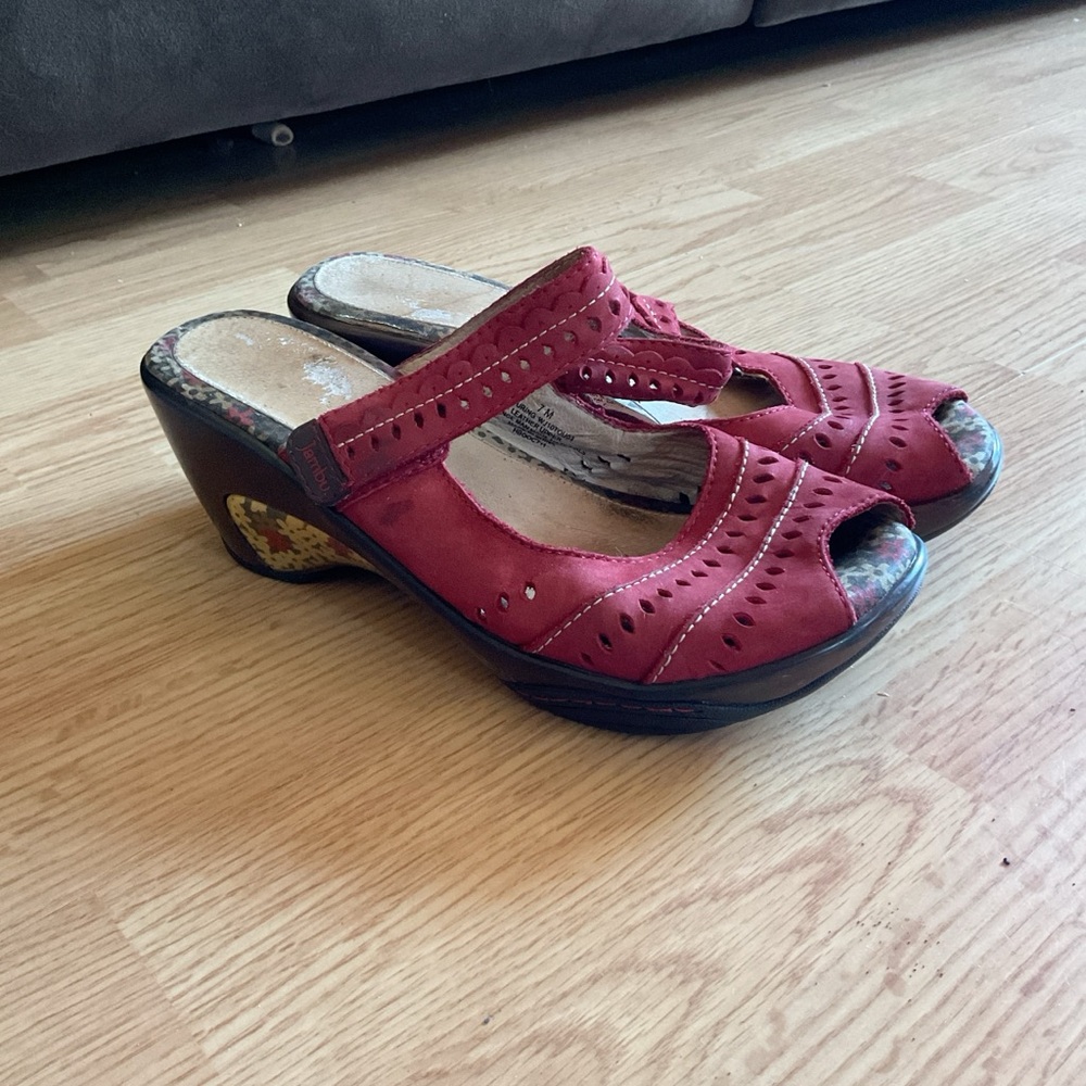 Red floral wedges